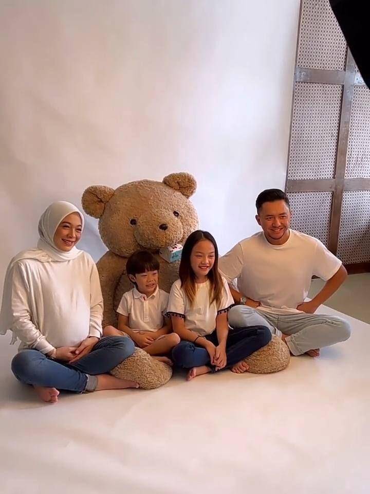 maternity shoot keluarga Dian Ayu Lestari (instagram.com/omeshomesh)
