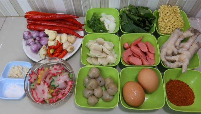 gambar bumbu untuk membuat seblak kuah (youtube.com/Ika Mardhatillah)