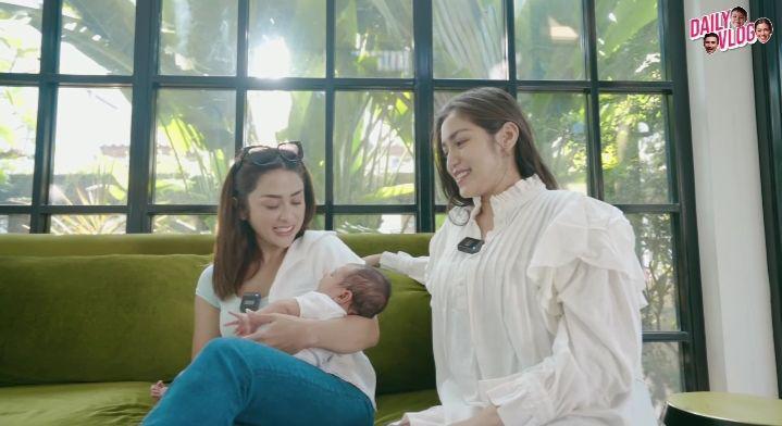 potret Selvi Kitty jenguk baby Don (youtube.com/Jessica Iskandar)