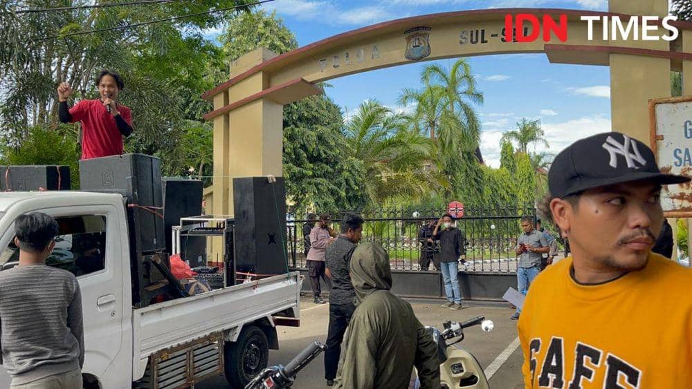 Keluarga korban dugaan penganiayaan oknum polisi, demo di markas Polda Sulsel, Jl Perintis Kemerdekaan, Kota Makaasar, Selasa (14/6/2022). Istimewa