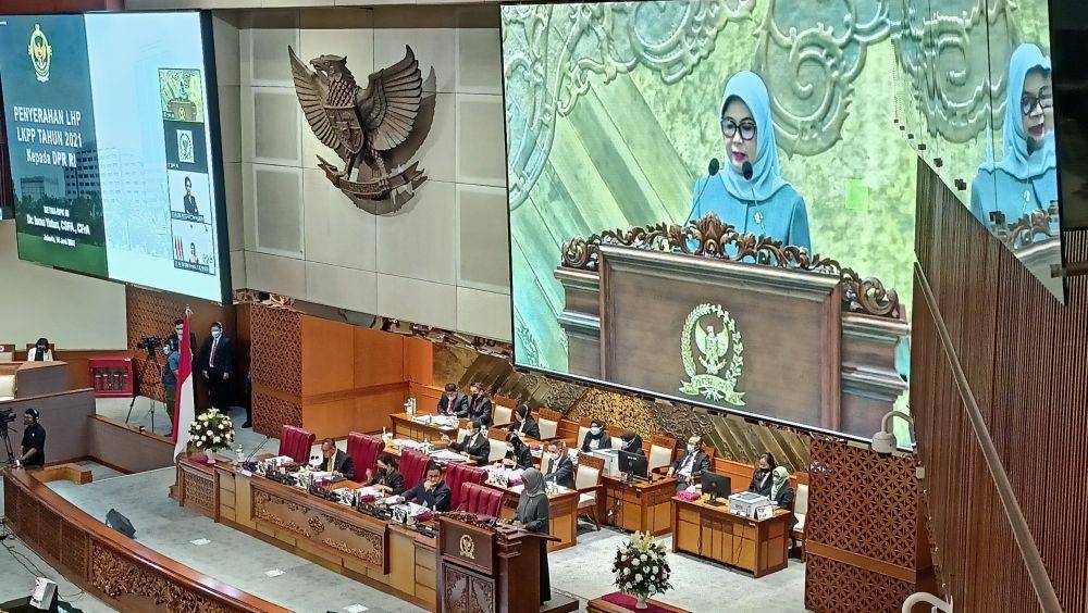 Ketua BPK Isma Yatun dalam Rapat Paripurna Ke-25 DPR Masa Persidangan V Tahun Sidang 2021—2022 di Gedung DPR RI, Selasa (14/6/2022). (IDN Times/Siti Nurhaliza).