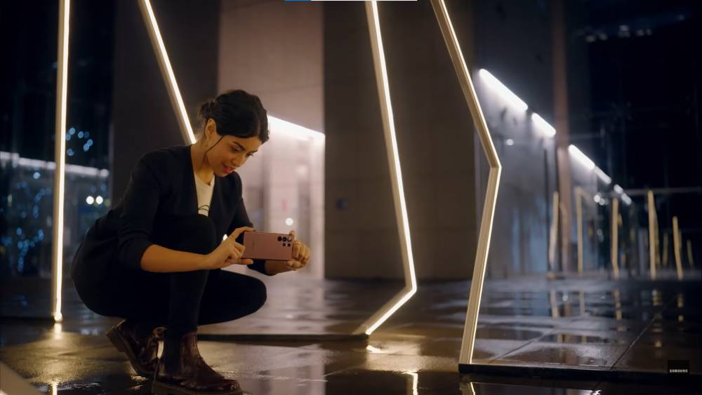 ilustrasi merekam film dengan Samsung Galaxy S22 Ultra 5G (youtube.com/Samsung Malaysia)