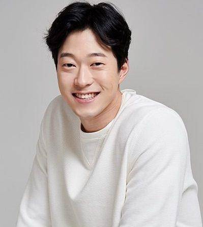 Lee Si Hoon (asianwiki.com)