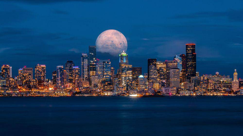 Strawberry Moon (unsplash.com/mohammedshaheen)