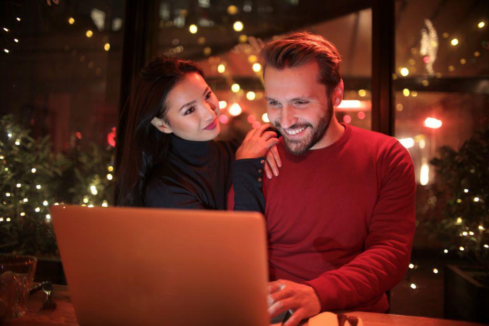 5 Hal yang Harus Diperhatikan Sebelum Berpacaran di Kantor