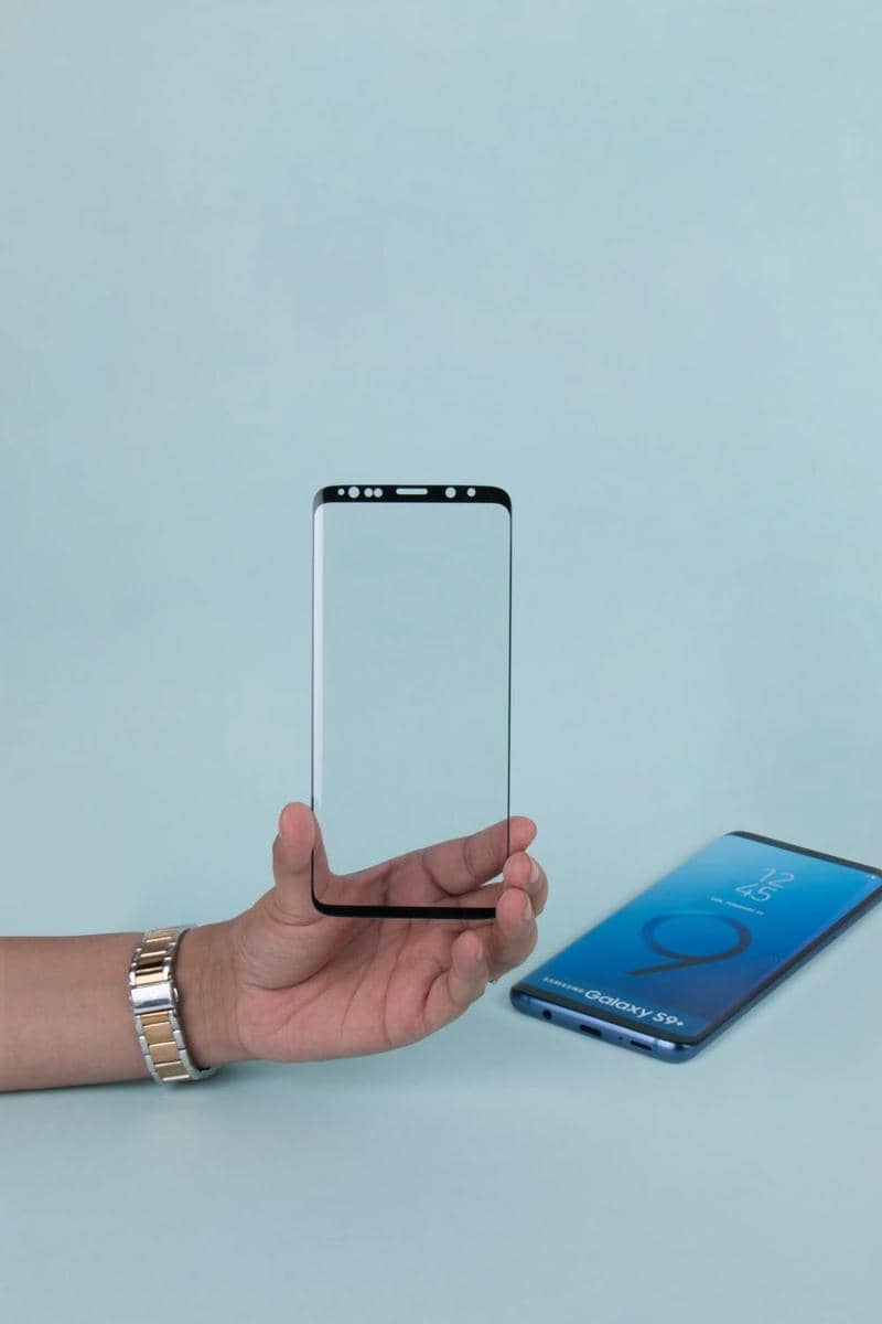 ilustrasi ganti tempered glass (pexels.com/Rann Vijay)