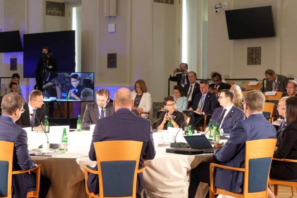 Menlu RI Retno Marsudi jadi pembicara utama di High Level Dialogue di Praha,Ceko. (dok. Twitter Menlu RI)