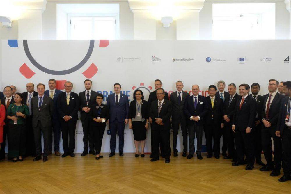 Menlu Retno Marsudi dalam High Level Dialogue di Praha, Ceko. (dok. Twitter Menlu RI)