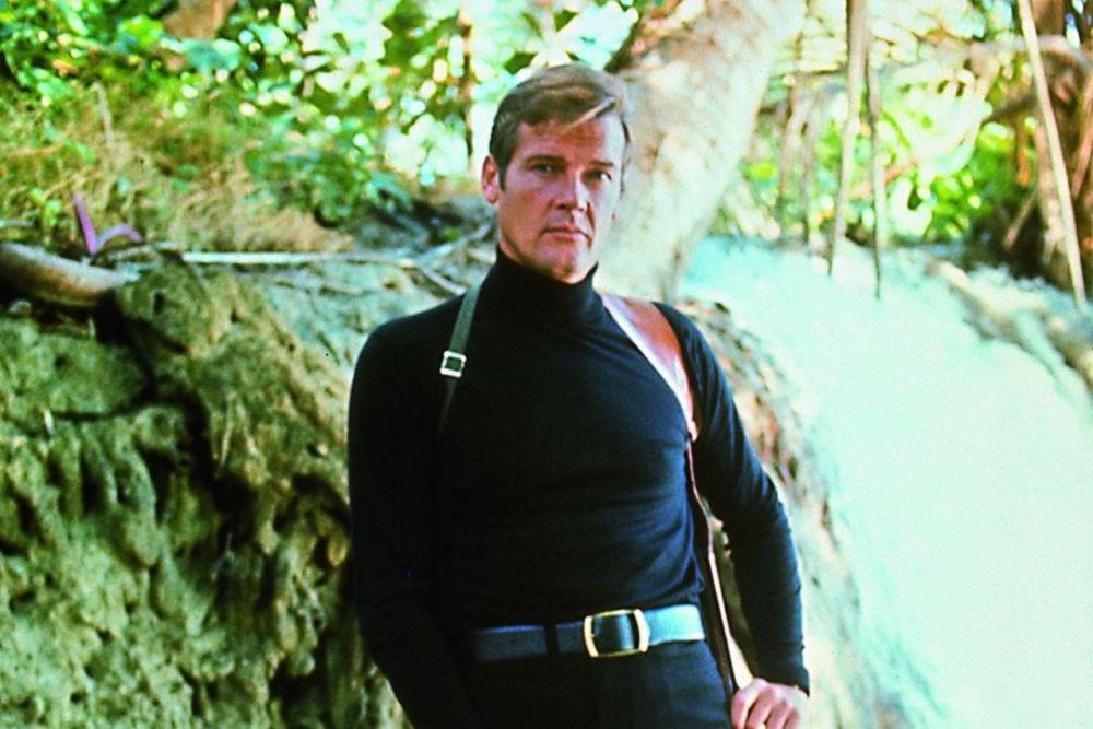 10 Bond Villain Favorit Era Roger Moore, Ada yang Bergigi Baja!