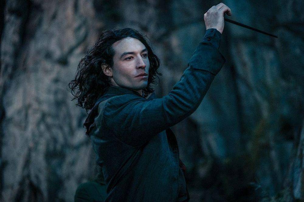 Ezra Miller di Fantastic Beasts (dok. Warner Bros/Secrets of Dumbledore)