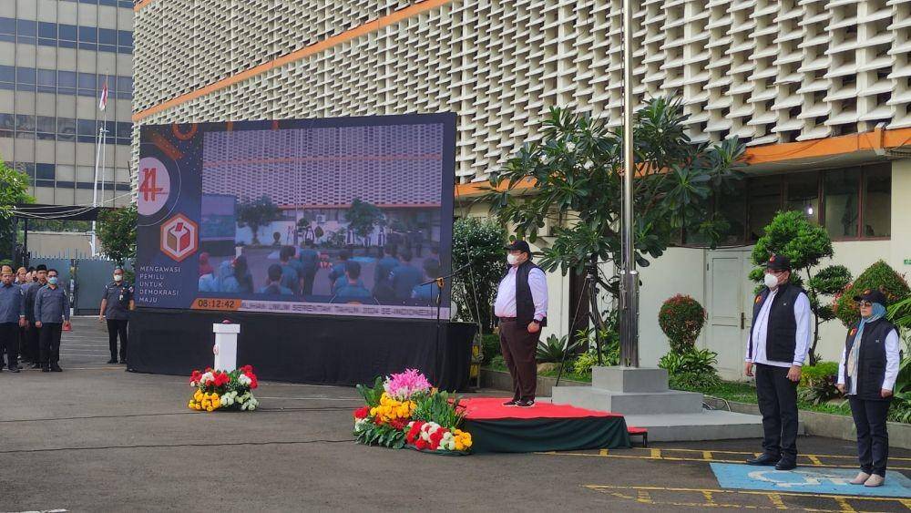 Ketua Bawaslu, Rahmat Bagja ketika memimpin Apel Siaga Pengawasan Pemilu 2024 Serentak Se-Indonesia pada Selasa, 14 Juni 2022. (IDN Times/Yosafat Diva Bayu Wisesa)