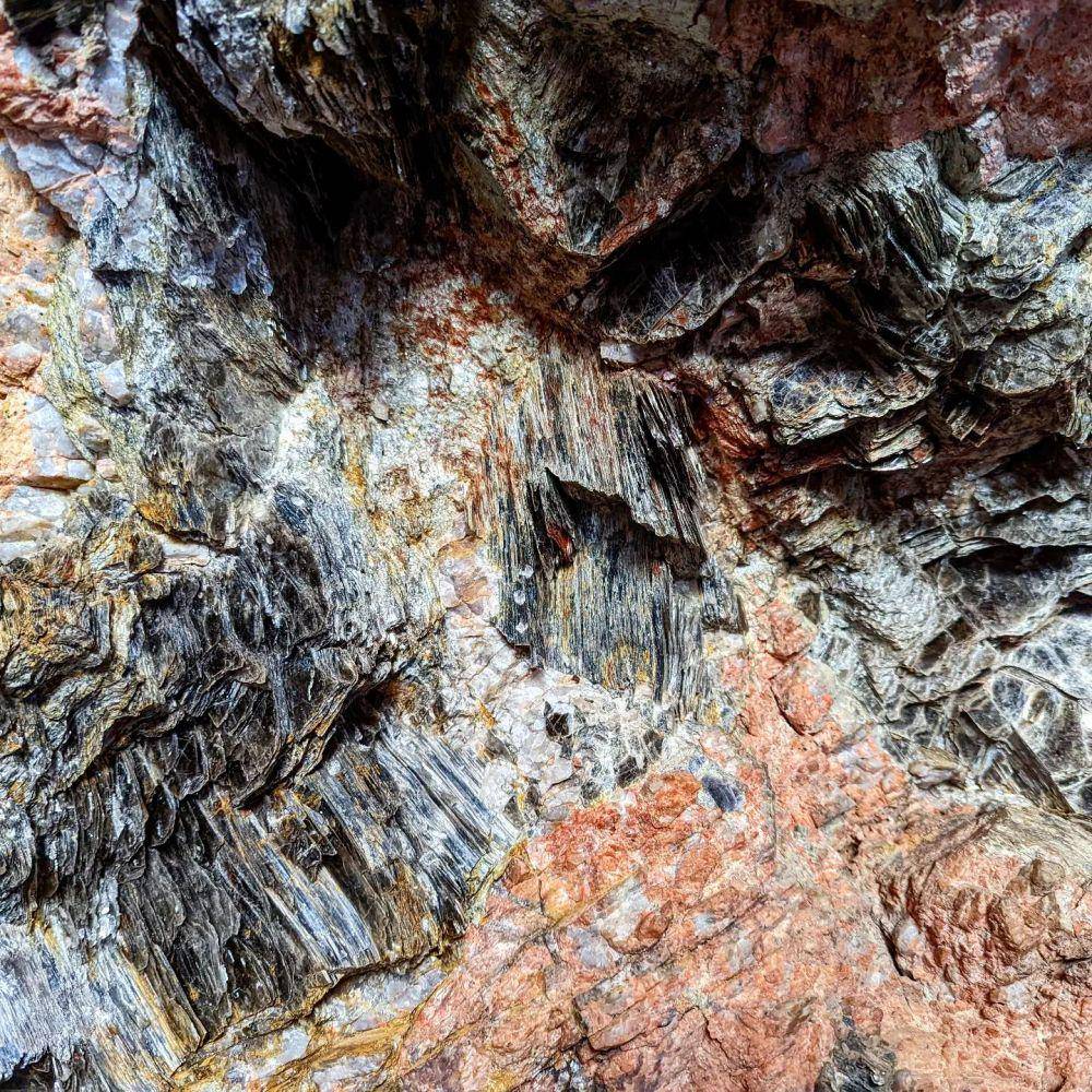 potret batuan mika di bekas tambang Joseph Mica Mine, New Mexico, AS (instagram.com/wowartsci)