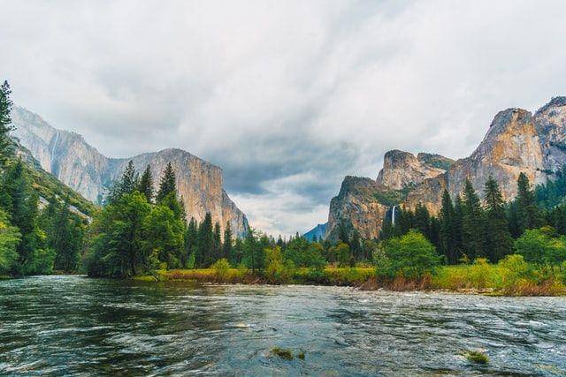 Potret Yosemite Valley di California (unsplash.com/pablofierro)