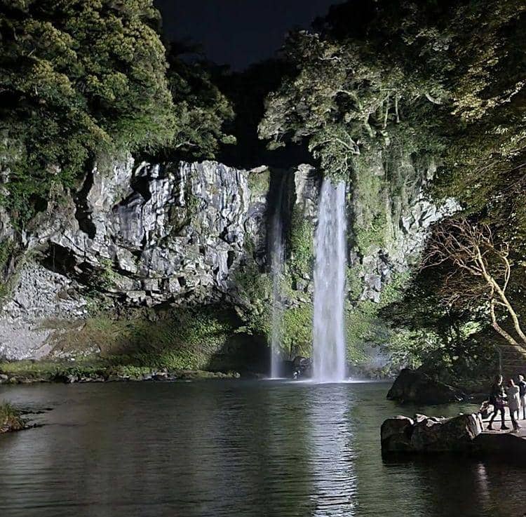 Air Terjun Cheonjiyeon (instagram.com/jorgeandres6)