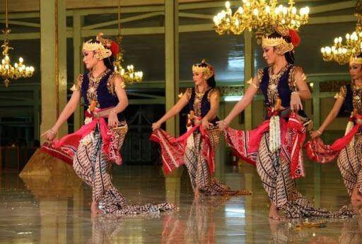 tari serimpi (dok. Radio Edukasi Kemdikbud)