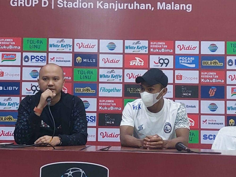 Manajer Arema FC, Ali Rifki saat memperkenalkan Arkhan Fikri. IDN Times/Alfi Ramadana