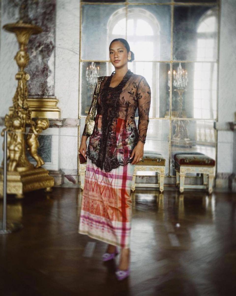 kebaya ala Tara Basro (instagram.com/tarabasro)