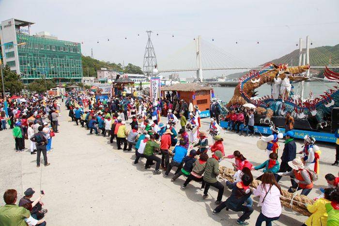 Potret Yeosu Jinnam Turtle Ship Festival (english.visitkorea.or.kr)