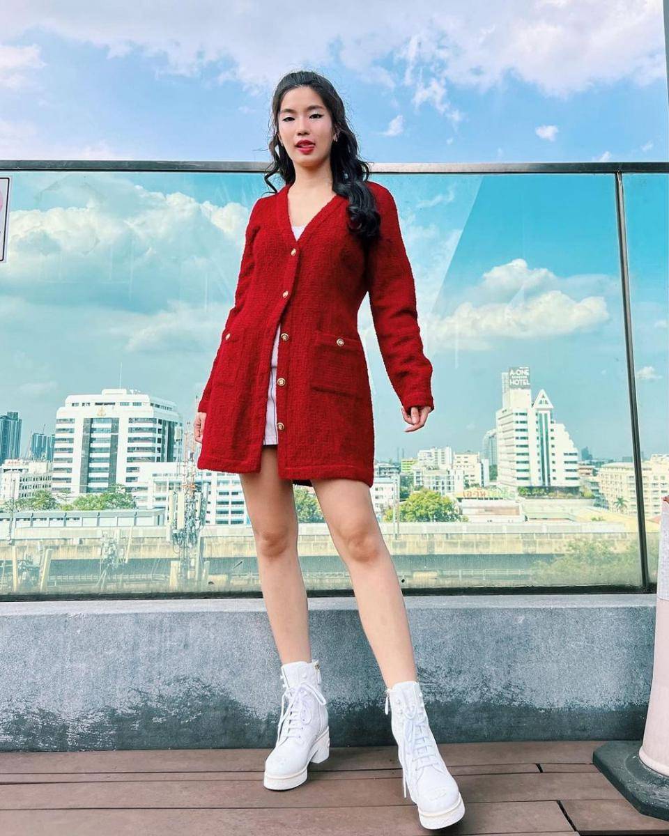 refrensi outfit feminim ala Goy Arachaporn (instagram.com/goyyog)