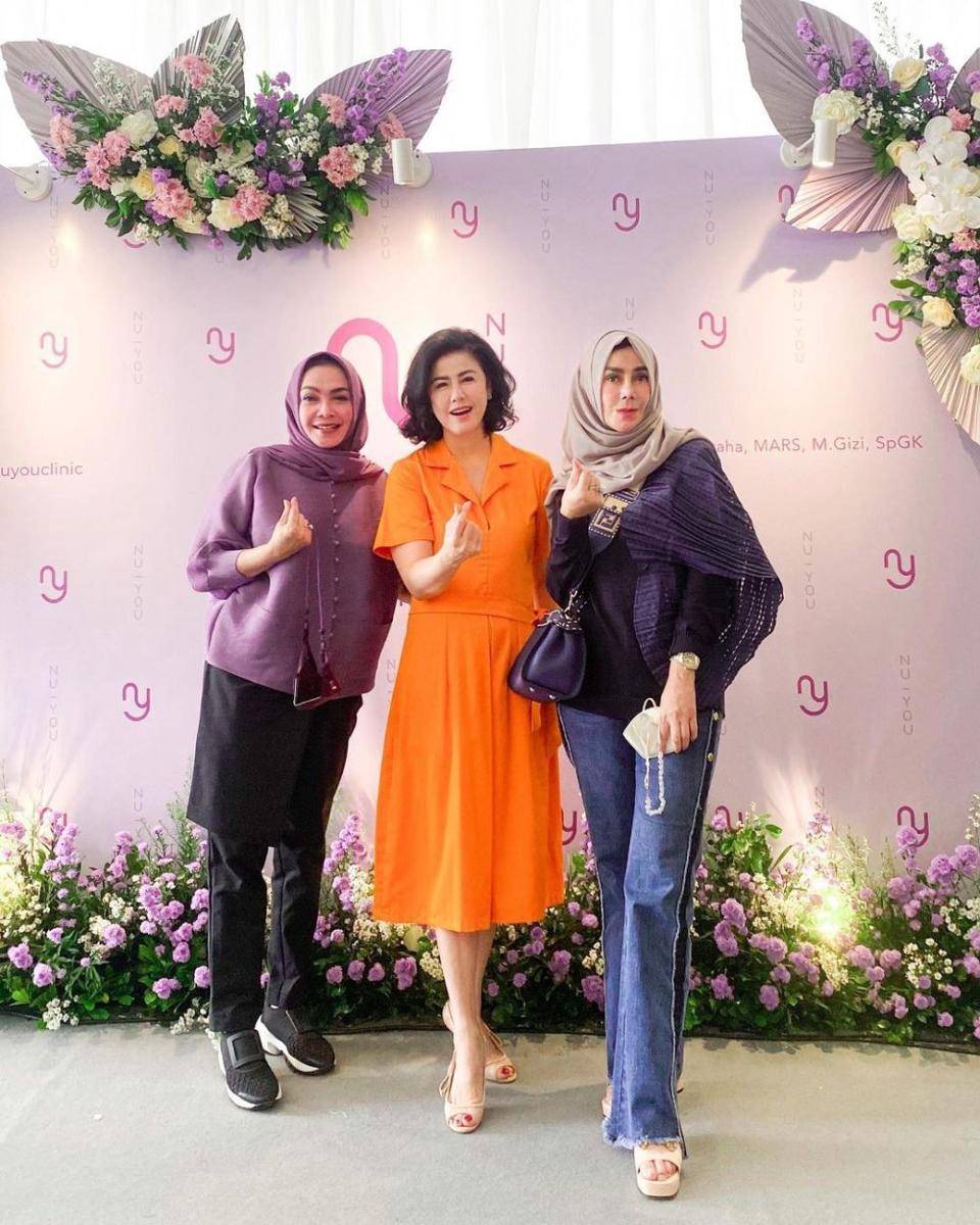 OOTD ala Desiree Tarigan (instagram.com/mamitoko)