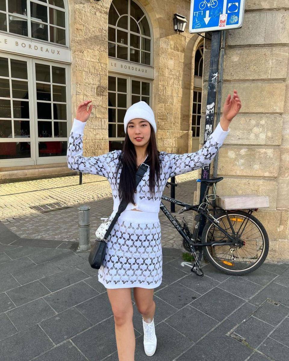 refrensi outfit feminim ala Goy Arachaporn (instagram.com/goyyog)