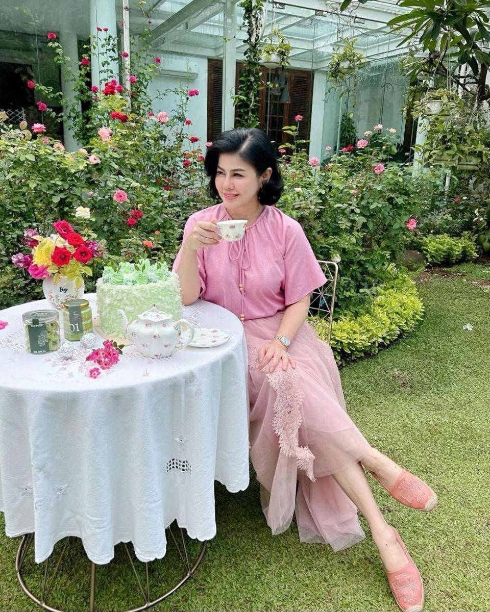 OOTD ala Desiree Tarigan (instagram.com/mamitoko)