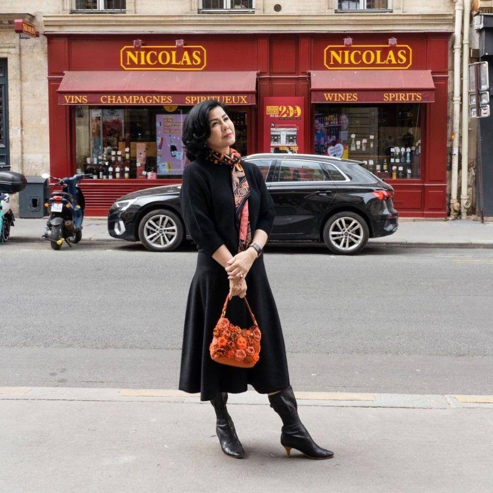 OOTD ala Desiree Tarigan (instagram.com/mamitoko)