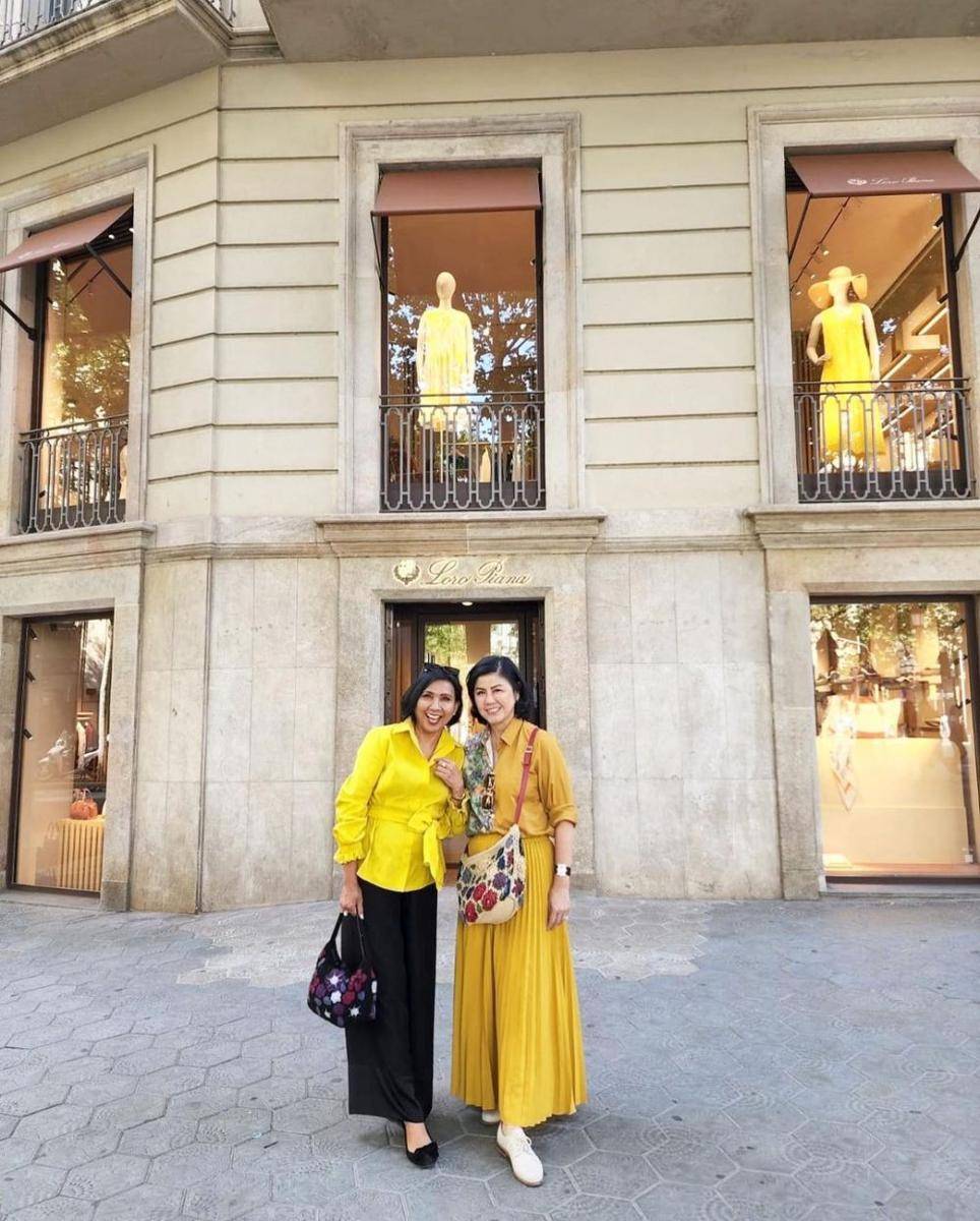 OOTD ala Desiree Tarigan (instagram.com/mamitoko)
