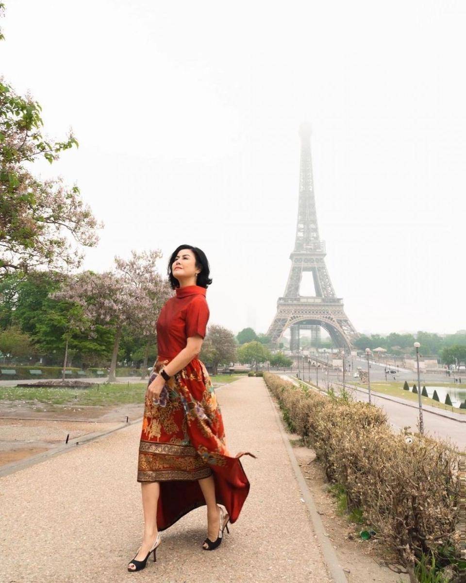OOTD ala Desiree Tarigan (instagram.com/mamitoko)