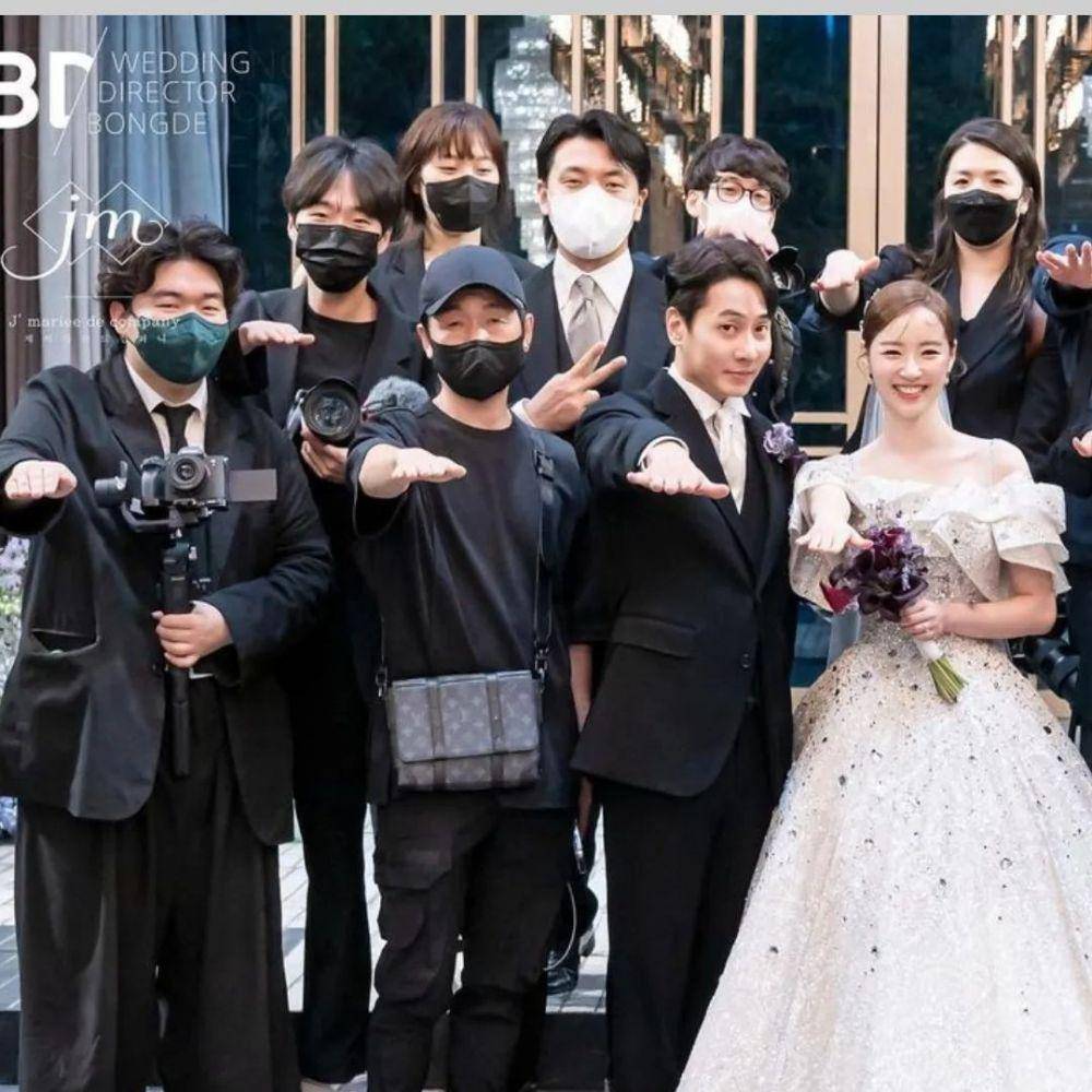 Andy Shinhwa, Lee Eun Joo, dan kru (instagram.com/weddingme_official/)