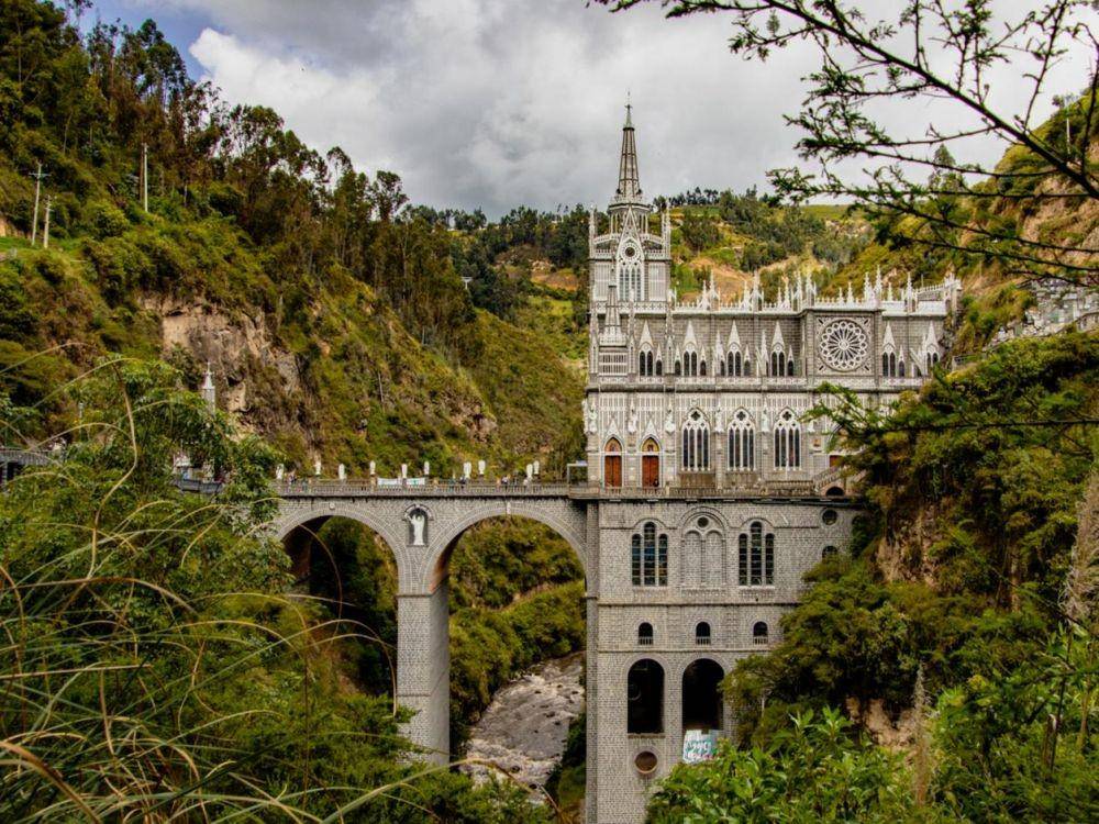 Santuario de las Lajas (bornagainamerican.org)