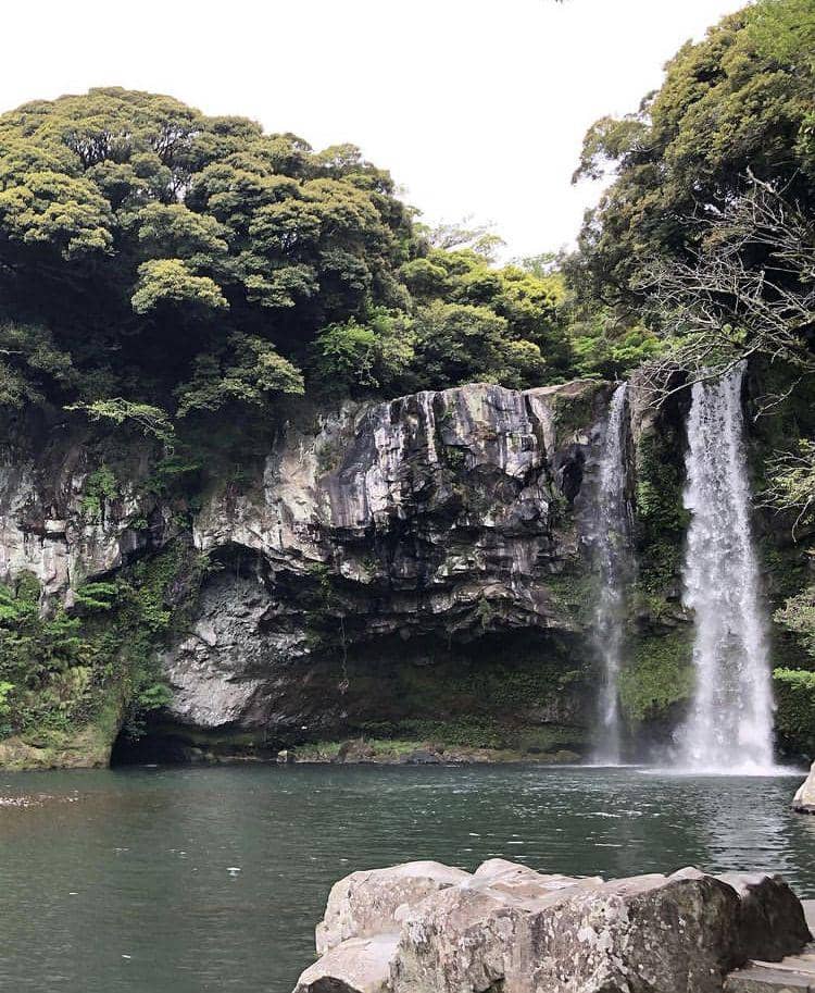 9 Potret Air Terjun Cheonjiyeon di Pulau Jeju, Pesona Indah Bak Surga
