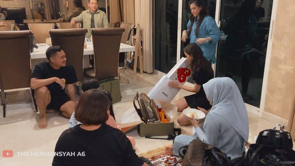 potret kejutan ultah Sarah Menzel (youtube.com/thehermansyaha6world)