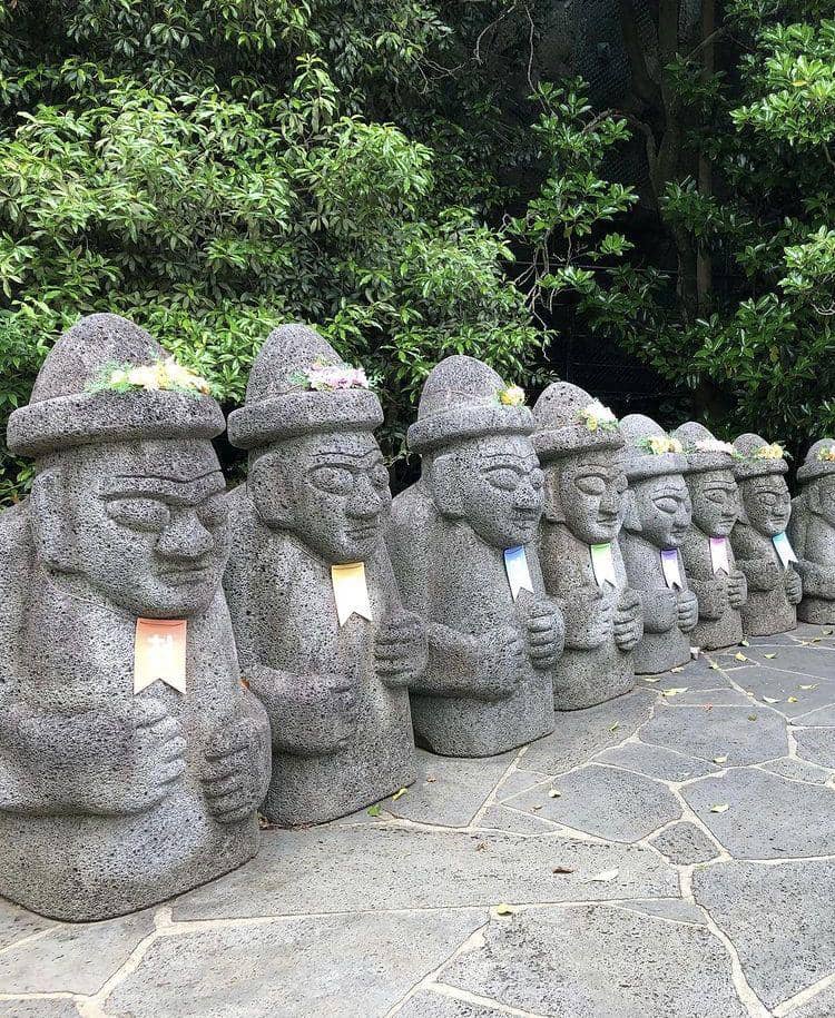 Air Terjun Cheonjiyeon (instagram.com/y.g.noh)