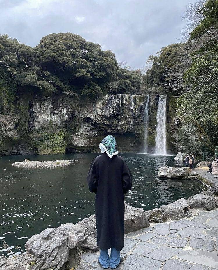 Air Terjun Cheonjiyeon (instagram.com/luciencarrrrr)