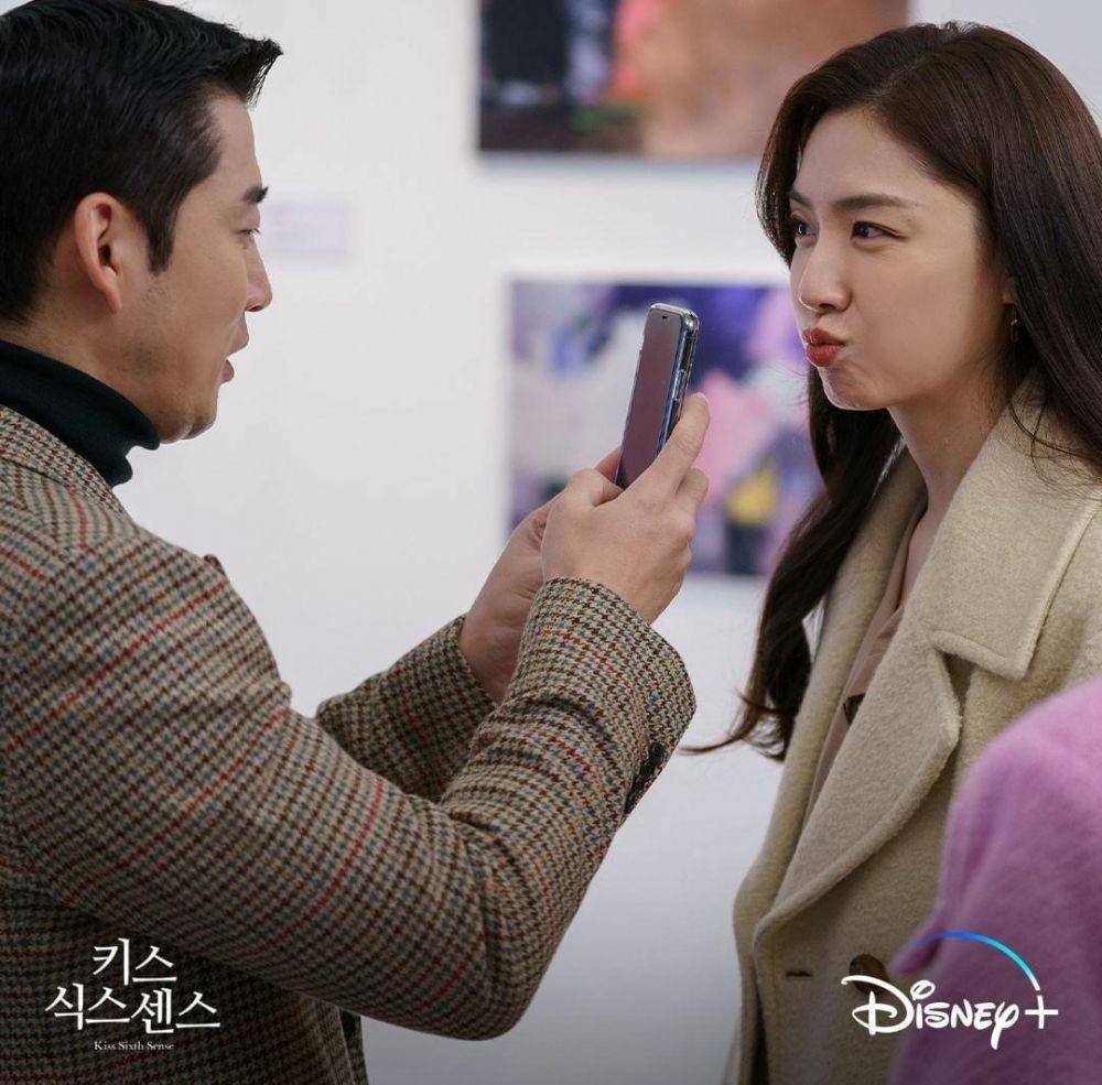 Yoon Kye Sang dan Seo Ji Hye di drama Kiss Sixth Sense (instagram.com/disneypluskr)