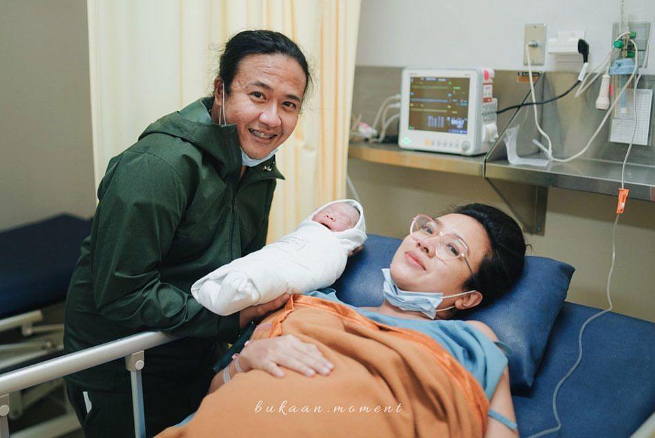10 Momen Dea Ananda Melahirkan Anak Pertama, Penantian Panjang!