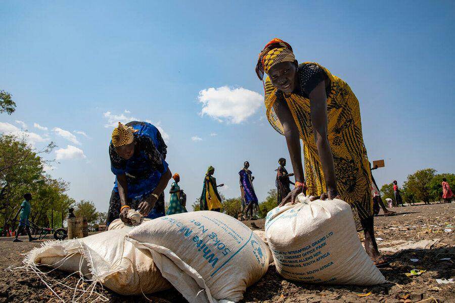Penyaluran bantuan WFP di negara bagian Jonglei, tempat yang menjadi perhatian besar WFP. (WFP/Theresa Piorr)