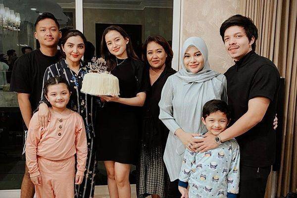 potret kejutan ultah Sarah Menzel (instagram.com/azriel_hermansyah)