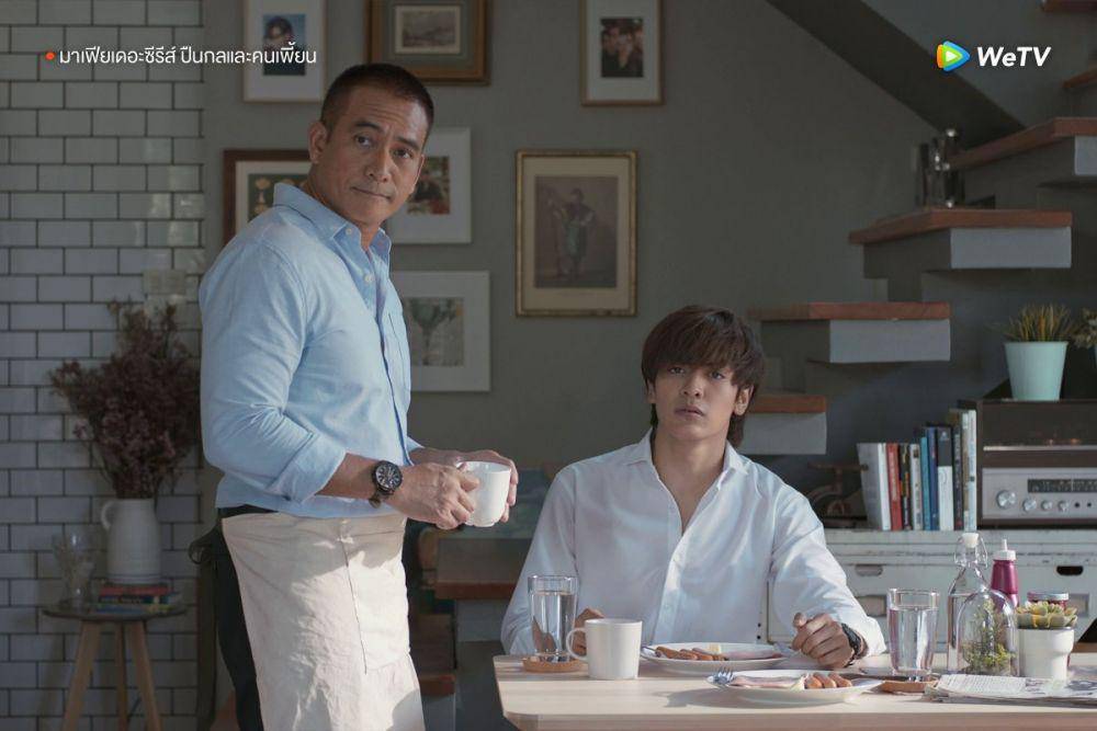 Bird Wanchana dan Joong Archen dalam cuplikan Mafia The Series: Guns and Freaks. (twitter.com/WeTVThailand)