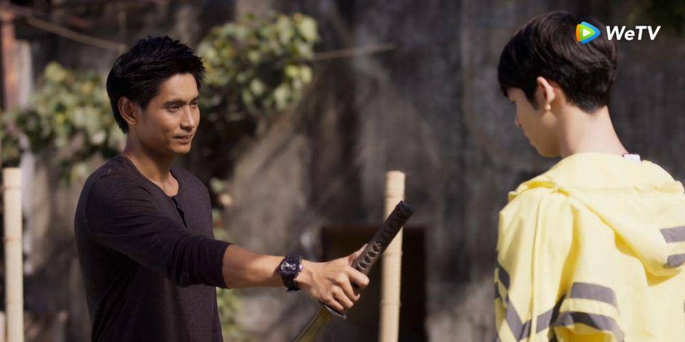 Than Thanakorn dalam cuplikan Mafia The Series: Guns and Freaks. (dok. WeTV/Mafia The Series: Guns and Freaks)