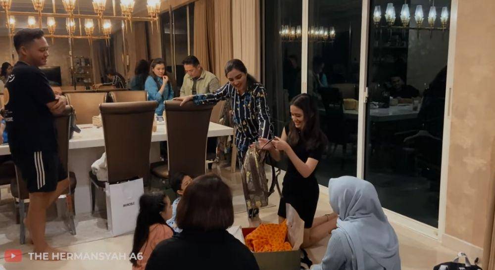 Sarah Menzel ulang tahun. (youtube.com/The Hermansyah A6)