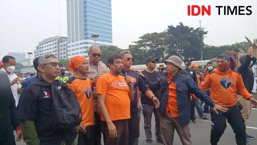 Aksi buruh di depan gedung DPR/MPR RI ricuh (IDN Times/Irfan Fathurohman)
