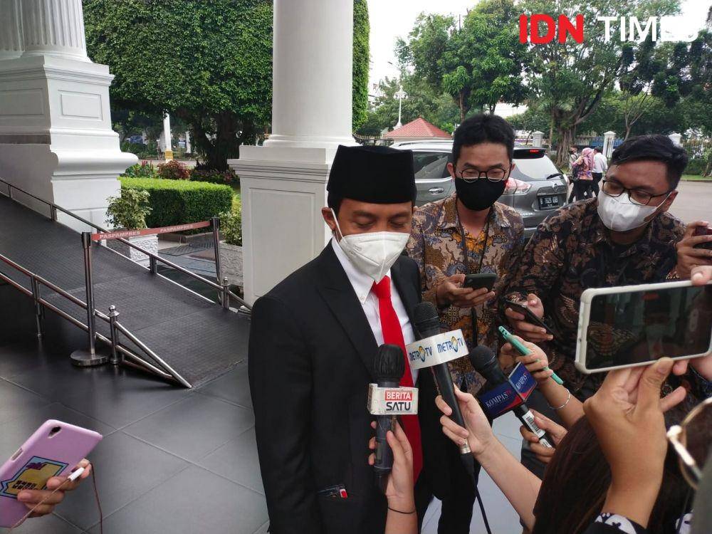 Politikus PSI Raja Juli Antoni tiba di Istana Kepresidenan akan dilantik jadi Wamen ATR/BPN (IDN Times/Ilman Nafi'an)