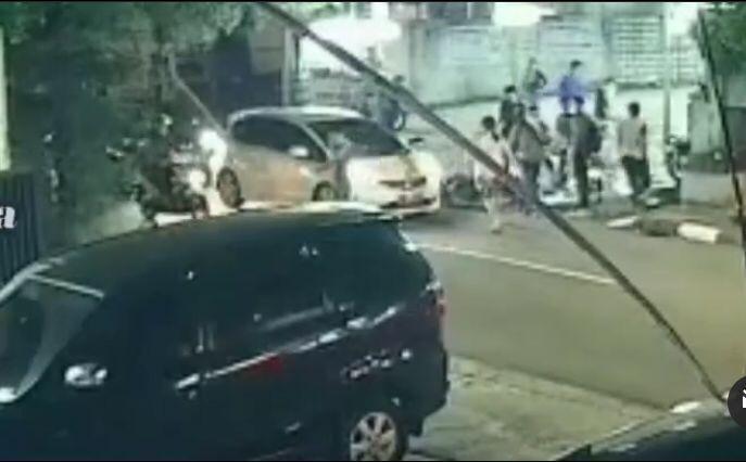 Mobil Jazz Tabrak Motor di Pancoran, Seorang Anak Tewas Terlindas