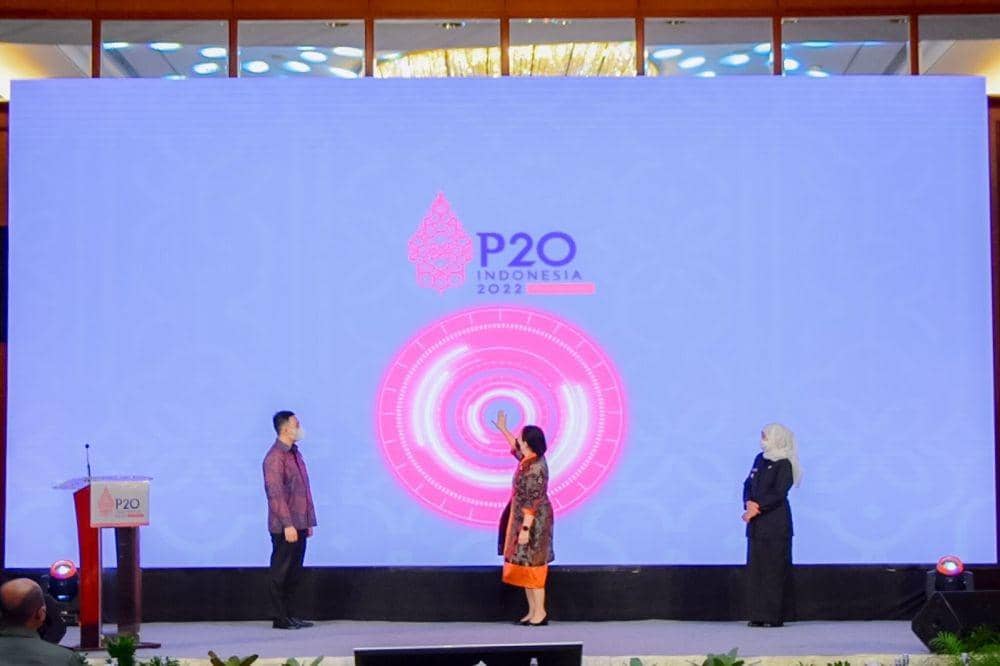Puan Maharani dan Khofifah Indar Parawansa saat pembukaan acara P20 di Hotel JW Marriot Surabaya, Rabu (15/6/2022). dok. Humas Pemprov Jatim.