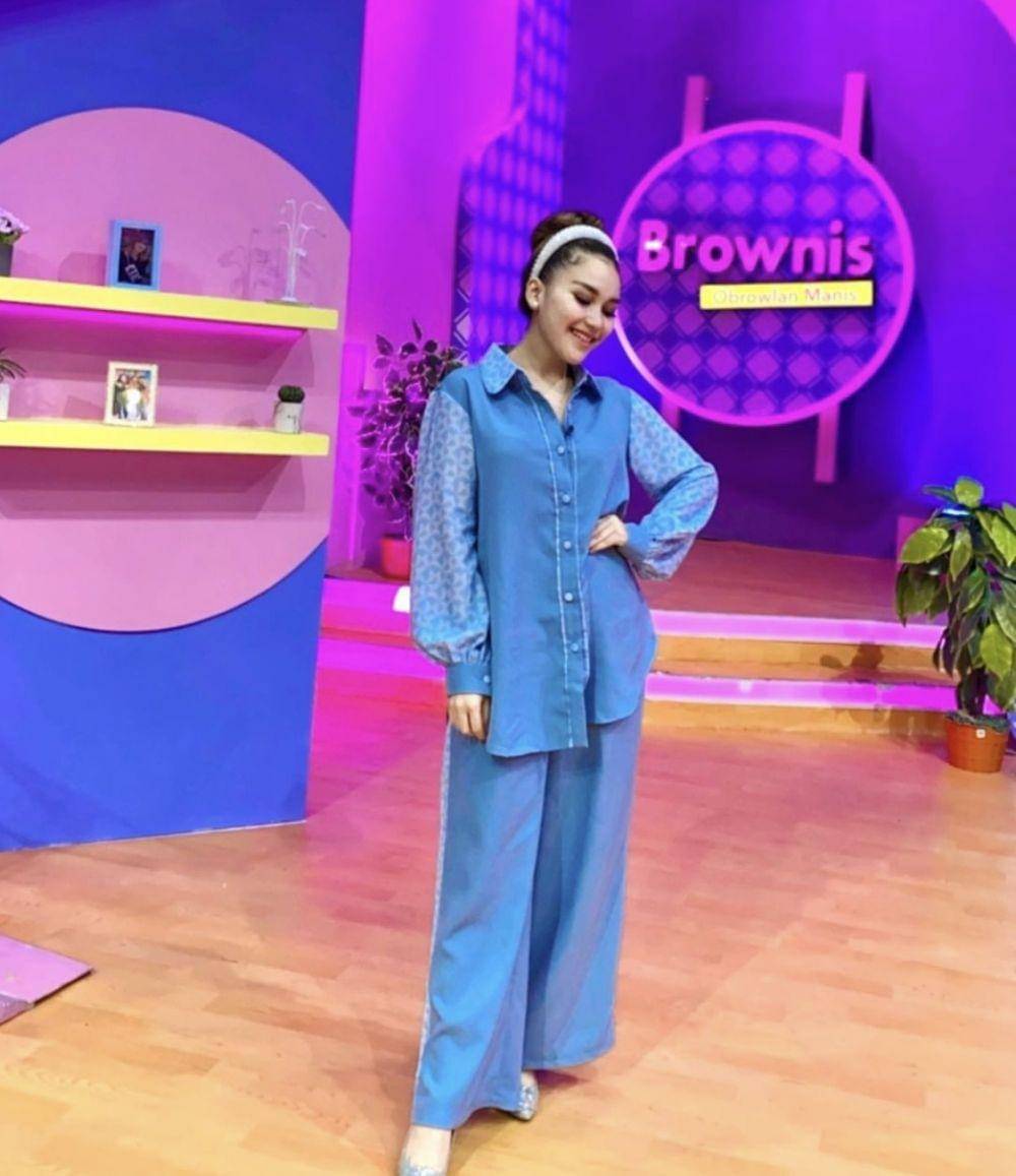 potret Ayu Ting Ting mengenakan bando (instagram.com/ayutingting92)