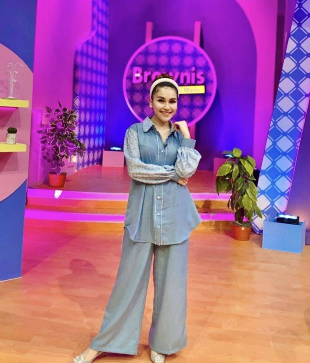 potret Ayu Ting Ting mengenakan bando (instagram.com/ayutingting92)