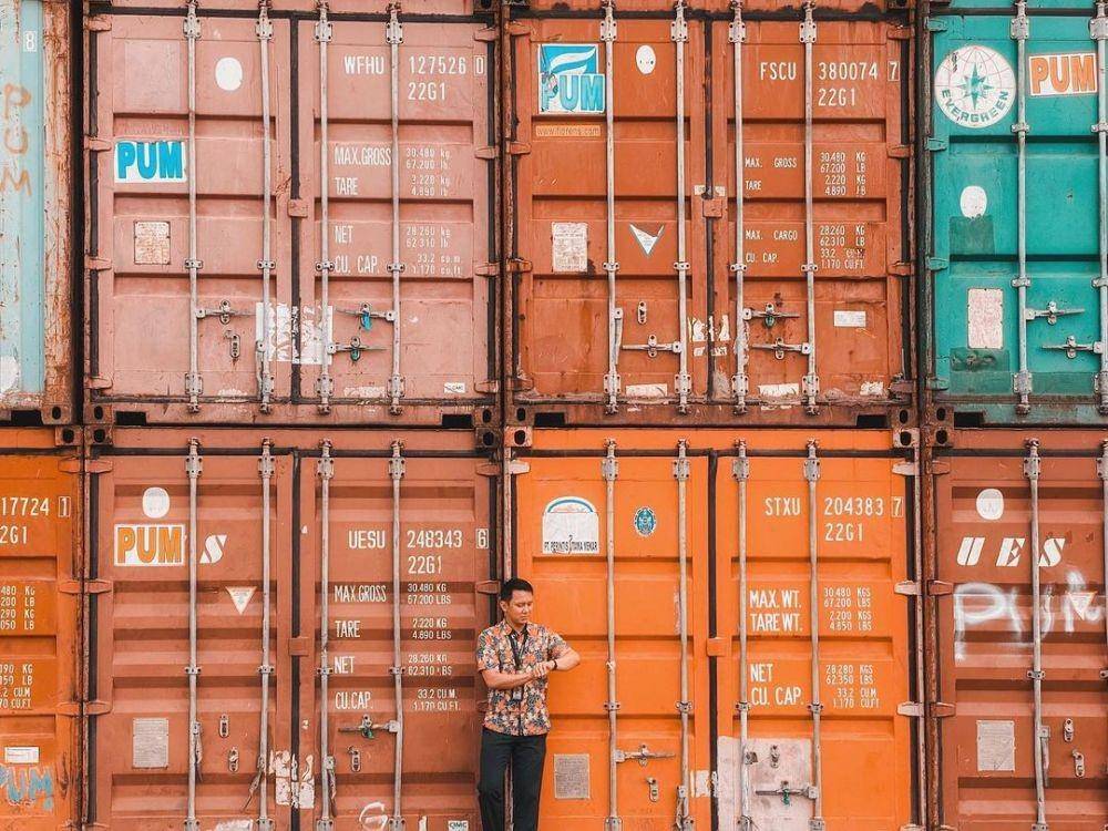 Foto dengan latar kontainer, Pelabuhan Sunda Kelapa, Jakarta Utara (instagram.com/bludabadee720)