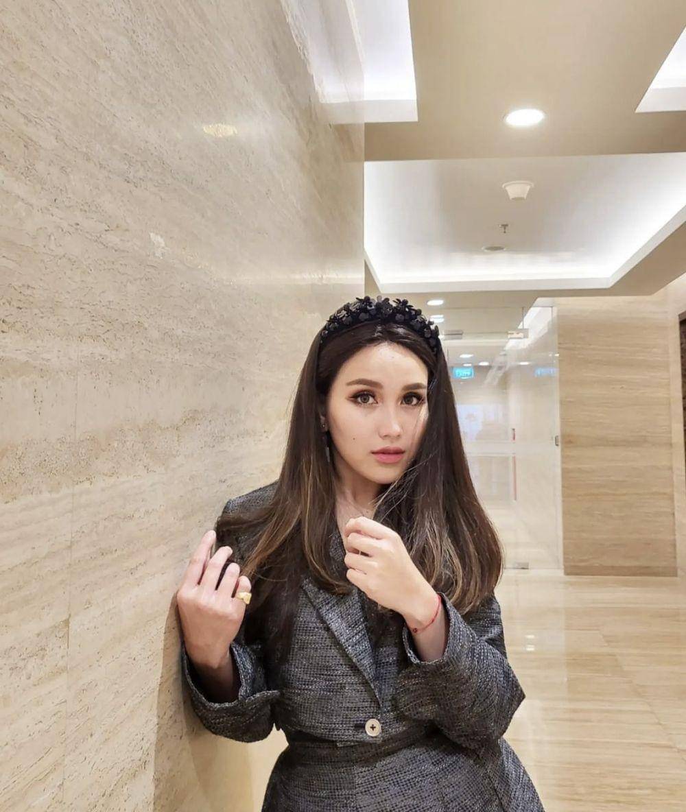 potret Ayu Ting Ting mengenakan bando (instagram.com/ayutingting92)